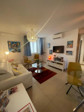 Perle rare élégant appartement Vieil Antibes